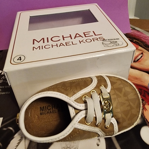 Michael Kors Size 4 Baby Soft Sole Shoes - Picture 1 of 6